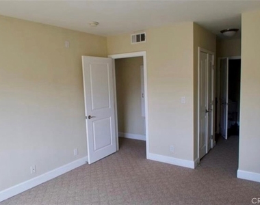 10982 Roebling Avenue - Photo Thumbnail 3