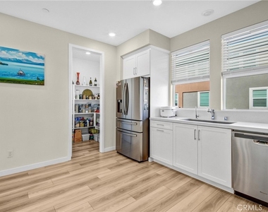 27120 Valley Oak Place - Photo Thumbnail 4