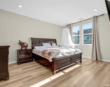 27120 Valley Oak Place - Photo Thumbnail 10