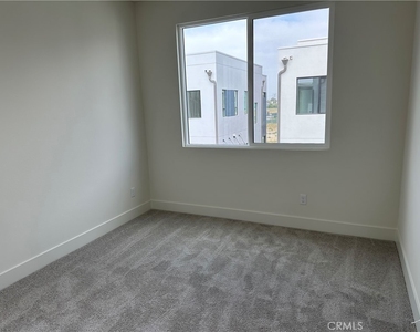2182 Skylar - Photo Thumbnail 15