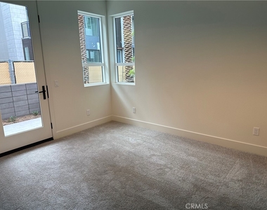 2182 Skylar - Photo Thumbnail 19