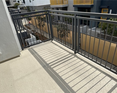 2182 Skylar - Photo Thumbnail 2