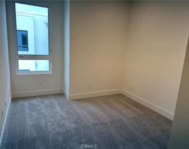 2182 Skylar - Photo Thumbnail 16