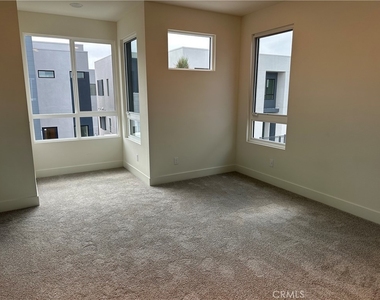 2182 Skylar - Photo Thumbnail 13