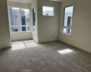 2182 Skylar - Photo Thumbnail 4