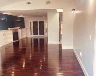 3495 Meridian Avenue - Photo Thumbnail 2