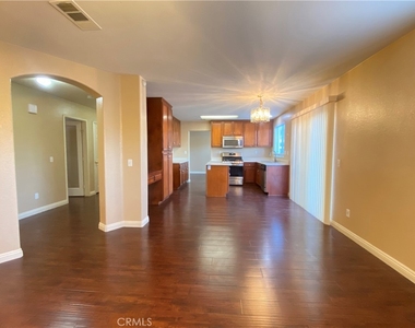 708 Hillview Street - Photo Thumbnail 7