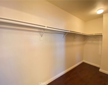 708 Hillview Street - Photo Thumbnail 24