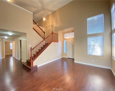 708 Hillview Street - Photo Thumbnail 1