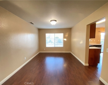 708 Hillview Street - Photo Thumbnail 3