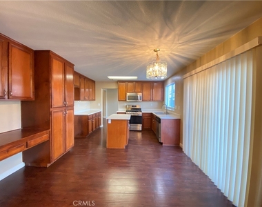 708 Hillview Street - Photo Thumbnail 6