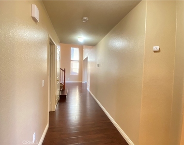 708 Hillview Street - Photo Thumbnail 9