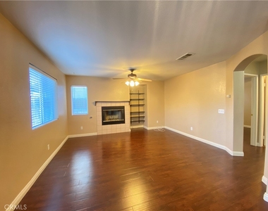 708 Hillview Street - Photo Thumbnail 8