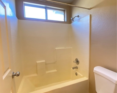 708 Hillview Street - Photo Thumbnail 28