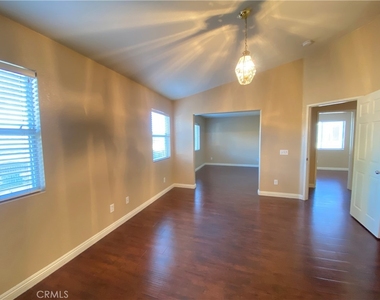 708 Hillview Street - Photo Thumbnail 17