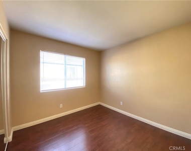 708 Hillview Street - Photo Thumbnail 25