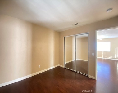 708 Hillview Street - Photo Thumbnail 33