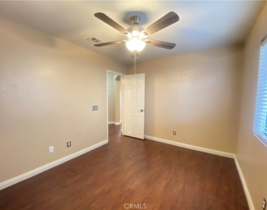 708 Hillview Street - Photo Thumbnail 12