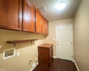 708 Hillview Street - Photo Thumbnail 14