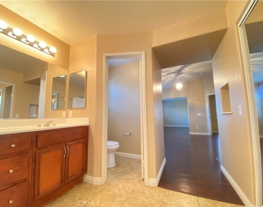 708 Hillview Street - Photo Thumbnail 23