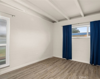 1335 Campus Avenue - Photo Thumbnail 16