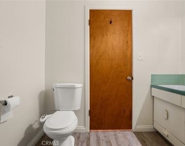1335 Campus Avenue - Photo Thumbnail 15