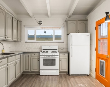 1335 Campus Avenue - Photo Thumbnail 7