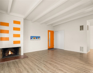 1335 Campus Avenue - Photo Thumbnail 10