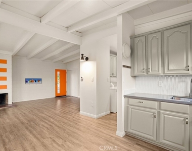 1335 Campus Avenue - Photo Thumbnail 9