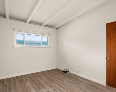 1335 Campus Avenue - Photo Thumbnail 18