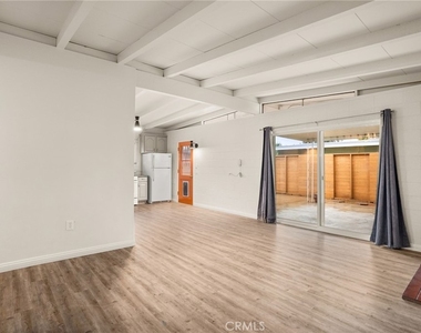 1335 Campus Avenue - Photo Thumbnail 11