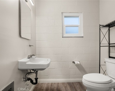 1335 Campus Avenue - Photo Thumbnail 21