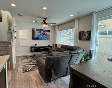 3827 Grant Street - Photo Thumbnail 4