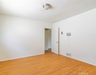 4514 Franklin Avenue - Photo Thumbnail 9