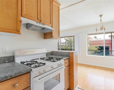 4514 Franklin Avenue - Photo Thumbnail 8