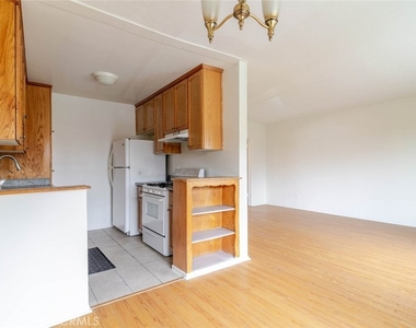 4514 Franklin Avenue - Photo Thumbnail 5