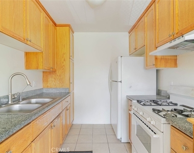 4514 Franklin Avenue - Photo Thumbnail 7