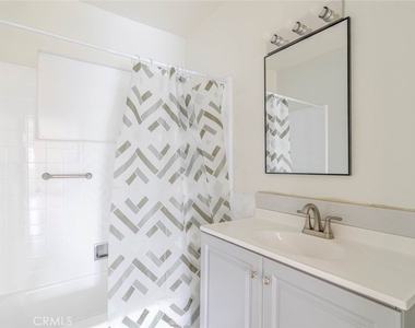 4514 Franklin Avenue - Photo Thumbnail 12