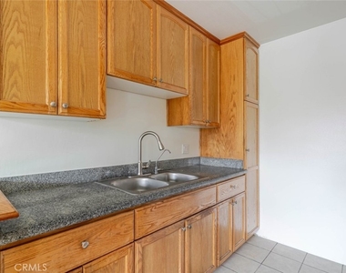 4514 Franklin Avenue - Photo Thumbnail 6
