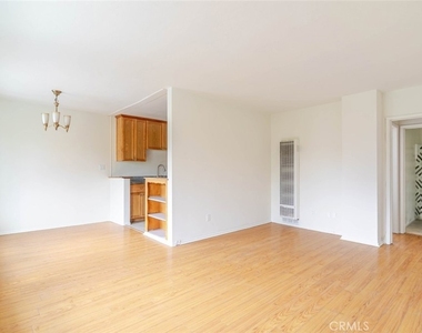 4514 Franklin Avenue - Photo Thumbnail 3