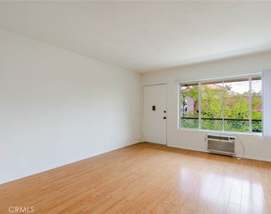 4514 Franklin Avenue - Photo Thumbnail 2