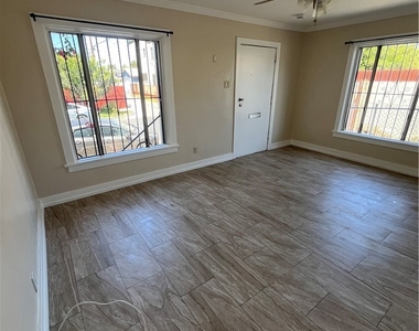 5216 S Budlong - Photo Thumbnail 15