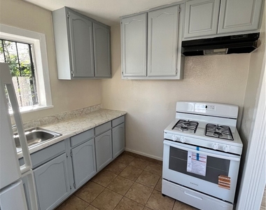 5216 S Budlong - Photo Thumbnail 28