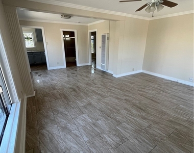 5216 S Budlong - Photo Thumbnail 17