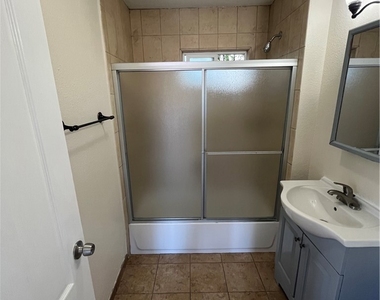 5216 S Budlong - Photo Thumbnail 23