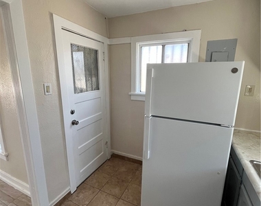 5216 S Budlong - Photo Thumbnail 27