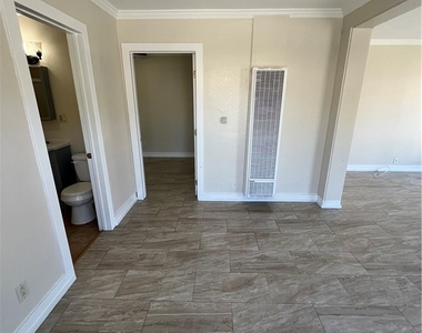 5216 S Budlong - Photo Thumbnail 8