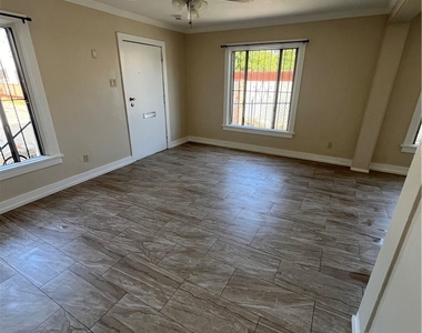 5216 S Budlong - Photo Thumbnail 14