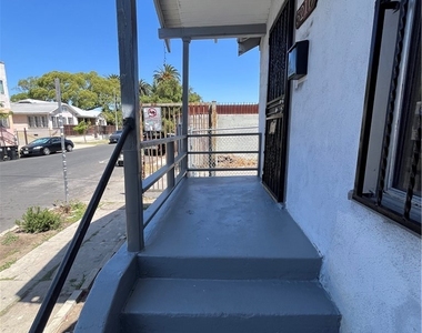 5216 S Budlong - Photo Thumbnail 3