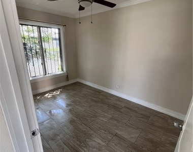 5216 S Budlong - Photo Thumbnail 24